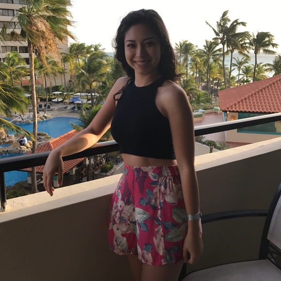 Meet your Posher, Marissa - Picture 4 of 5